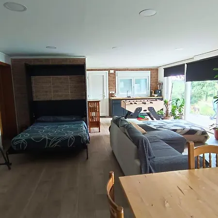 Lodge Life, Privada